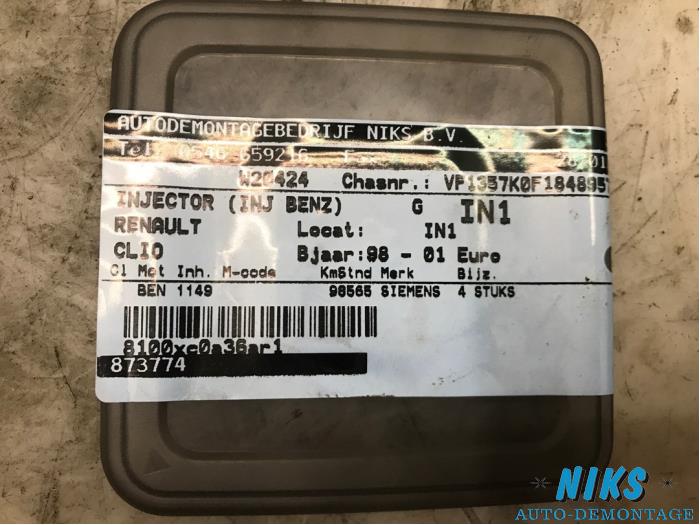 Injector (benzine injectie) van een Renault Clio 1998
