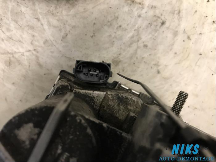 Boîtier accélérateur d'un Opel Corsa C (F08/68) 1.2 16V 2002