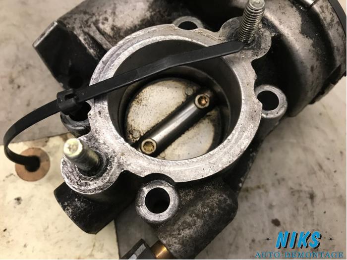 Boîtier accélérateur d'un Opel Corsa C (F08/68) 1.2 16V 2002