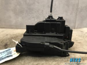 Używane Mechanizm blokady drzwi lewych tylnych wersja 4-drzwiowa Renault Modus Cena na żądanie oferowane przez Niks autodemontage