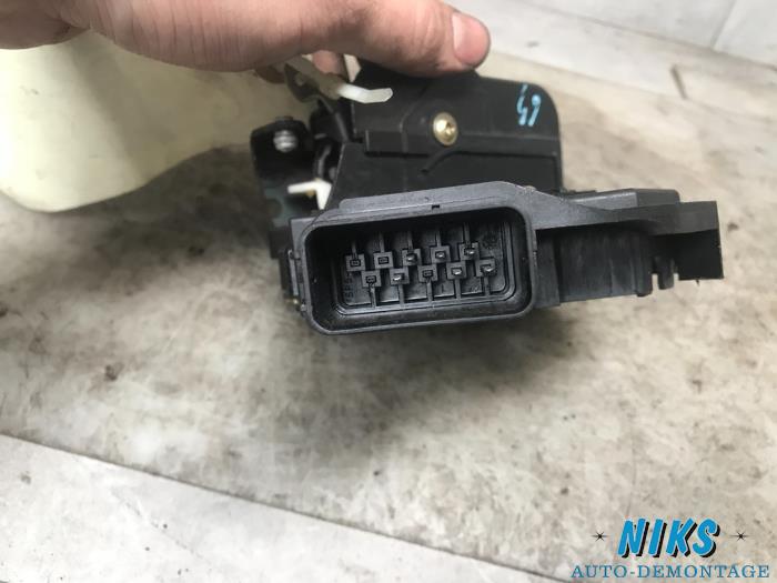 Türschlossmechanik 4-türig rechts vorne van een Ford C-Max 2005