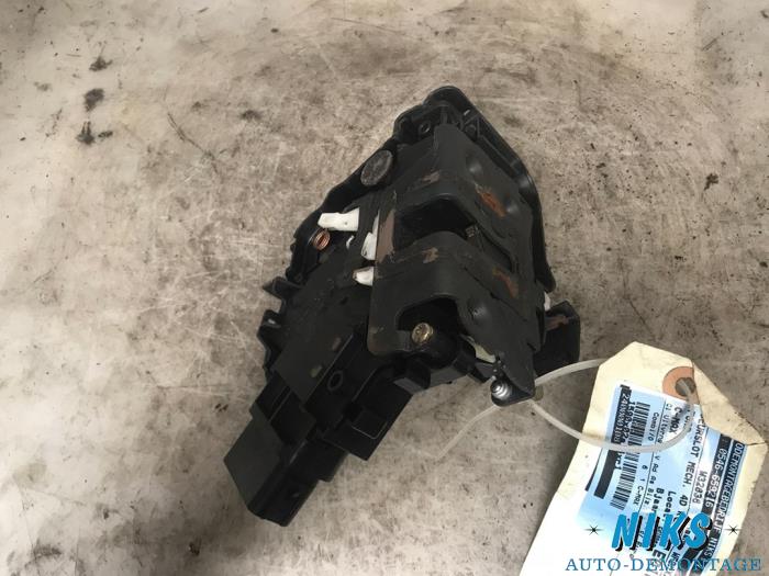 Türschlossmechanik 4-türig rechts vorne van een Ford C-Max 2005