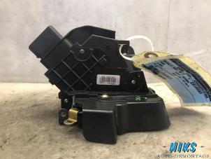 Używane Mechanizm blokady drzwi lewych tylnych wersja 4-drzwiowa Ford Focus C-Max 1.8 16V Cena na żądanie oferowane przez Niks autodemontage