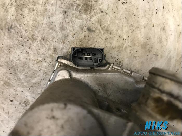 Gasklephuis van een Opel Astra 2005