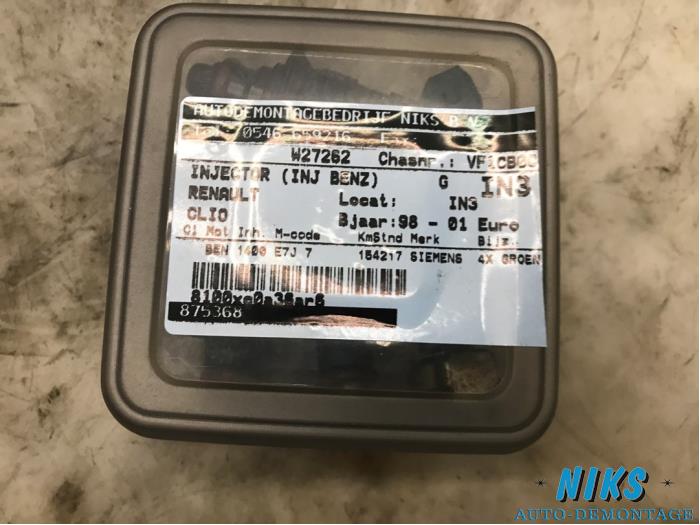 Injector (benzine injectie) van een Renault Clio 1998