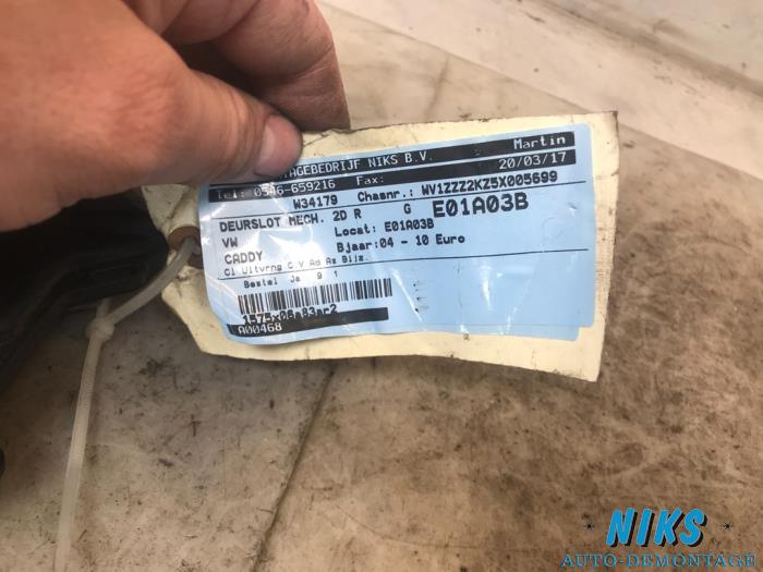 Door lock mechanism 2-door, right from a Volkswagen Caddy 2004