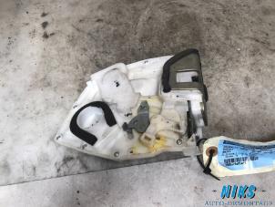 Używane Mechanizm blokady drzwi prawych tylnych wersja 4-drzwiowa Suzuki Swift Cena na żądanie oferowane przez Niks autodemontage