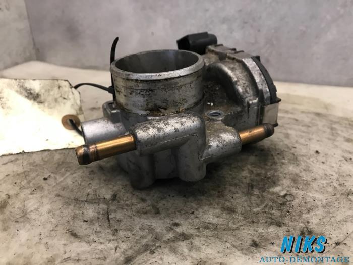 Gasklephuis van een Opel Corsa 2004