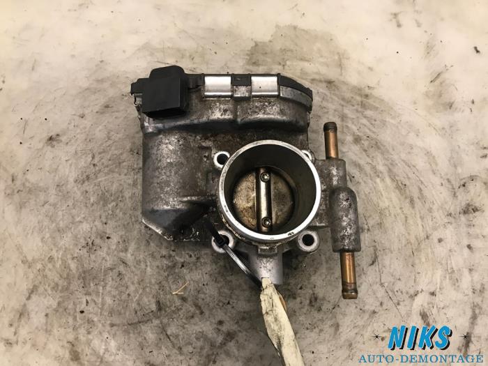 Gasklephuis van een Opel Corsa 2004