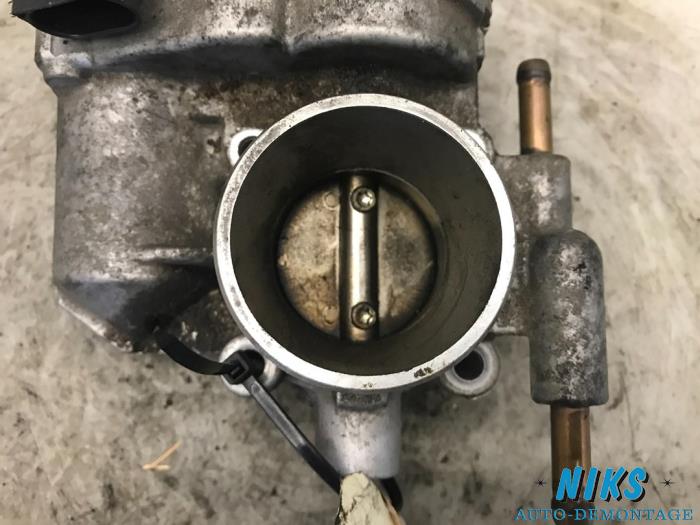 Gasklephuis van een Opel Corsa 2004