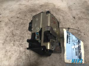 Gebruikte Deurslot Mechaniek 4Deurs links-achter Ford Fusion Prijs op aanvraag aangeboden door Niks autodemontage