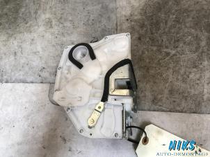 Używane Mechanizm blokady drzwi prawych wersja 2-drzwiowa Suzuki Swift (ZA/ZC/ZD1/2/3/9) 1.3 VVT 16V Cena na żądanie oferowane przez Niks autodemontage