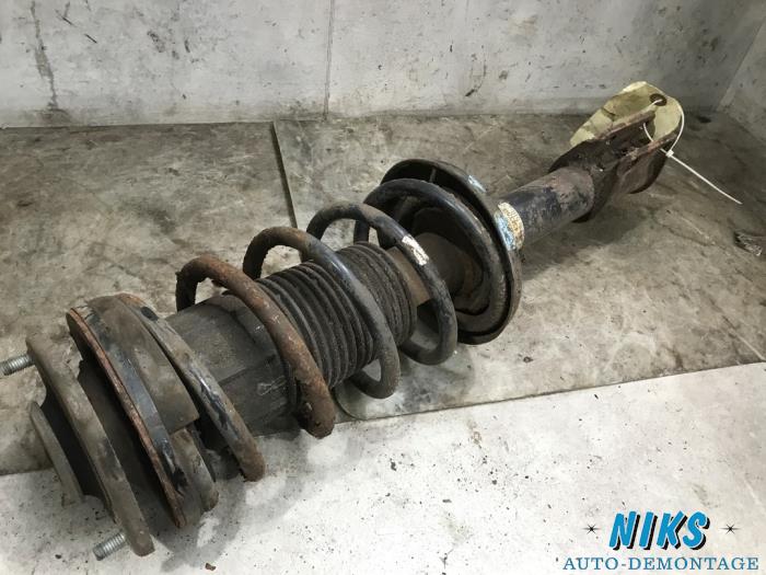 Front shock absorber rod, right from a Opel Corsa B (73/78/79) 1.4i 1997