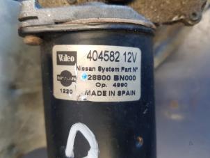 Gebruikte Ruitenwismotor + Mechaniek Nissan Almera (N16) 1.5 16V Prijs € 50,00 Margeregeling aangeboden door Autosloopbedrijf H.C.Stouten