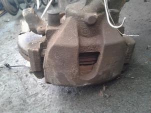 Gebruikte Remklauw (Tang) rechts-voor Ford Focus C-Max 1.6 16V Prijs € 35,00 Margeregeling aangeboden door Autodemontage de Zaag