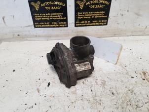 Gebruikte Gasklephuis Ford Focus C-Max 1.6 16V Prijs € 65,00 Margeregeling aangeboden door Autodemontage de Zaag