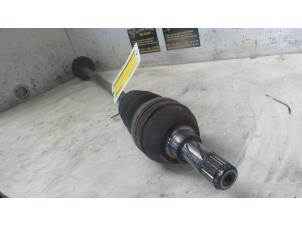 Gebruikte Aandrijfas rechts-voor Opel Astra H (L48) 1.6 16V Twinport Prijs € 30,00 Margeregeling aangeboden door Autodemontage de Zaag