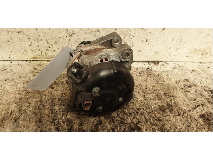Dynamo van een Ford Focus 3 1.0 Ti-VCT EcoBoost 12V 100 2015