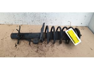 Gebruikte Veerpoot links-voor Peugeot 207/207+ (WA/WC/WM) 1.6 16V Prijs € 35,00 Margeregeling aangeboden door Autodemontage de Zaag