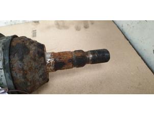 Gebruikte Aandrijfas rechts-voor Opel Astra H (L48) 1.6 16V Twinport Prijs € 30,00 Margeregeling aangeboden door Autodemontage de Zaag