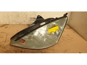 Gebruikte Koplamp links Ford Focus 1 Wagon 1.6 16V Prijs € 30,00 Margeregeling aangeboden door Autodemontage de Zaag