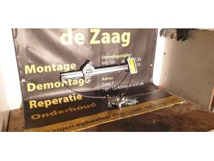 Gebruikte Ruitmechaniek 2Deurs rechts-voor Nissan Micra (K12) 1.2 16V Prijs € 35,00 Margeregeling aangeboden door Autodemontage de Zaag