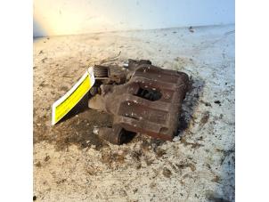 Gebruikte Remklauw (Tang) rechts-achter Ford Focus C-Max 1.6 16V Prijs € 30,00 Margeregeling aangeboden door Autodemontage de Zaag