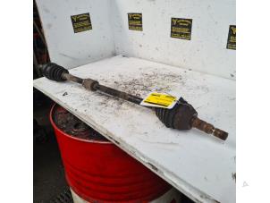 Gebruikte Aandrijfas rechts-voor Opel Zafira (M75) 1.8 16V Ecotec Prijs € 35,00 Margeregeling aangeboden door Autodemontage de Zaag