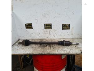 Gebruikte Aandrijfas rechts-voor Peugeot 207/207+ (WA/WC/WM) 1.6 16V VTRi Prijs € 36,00 Margeregeling aangeboden door Autodemontage de Zaag