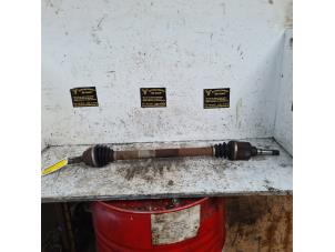 Gebruikte Aandrijfas rechts-voor Peugeot 207 CC (WB) 1.6 16V Prijs € 35,00 Margeregeling aangeboden door Autodemontage de Zaag