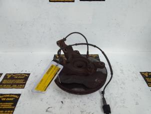 Gebruikte Fusee links-voor Chevrolet Spark 1.0 16V Prijs € 30,00 Margeregeling aangeboden door Autodemontage de Zaag