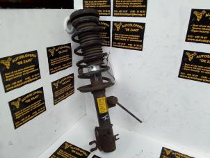 Gebruikte Veerpoot rechts-voor Chevrolet Spark 1.0 16V Prijs € 30,00 Margeregeling aangeboden door Autodemontage de Zaag