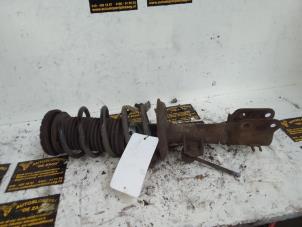 Gebruikte Veerpoot rechts-voor Chevrolet Spark 1.2 16V Prijs € 40,00 Margeregeling aangeboden door Autodemontage de Zaag