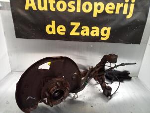 Gebruikte Asschenkel links-voor Landrover Range Rover Sport (LS) 2.7 TDV6 24V Prijs € 35,00 Margeregeling aangeboden door Autodemontage de Zaag