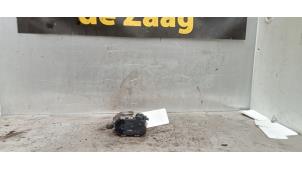 Gebruikte Gasklephuis Opel Corsa D 1.0 Prijs € 30,00 Margeregeling aangeboden door Autodemontage de Zaag