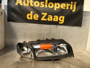 Gebruikte Koplamp rechts Volvo S80 (TR/TS) 2.8 T6 24V Prijs € 35,00 Margeregeling aangeboden door Autodemontage de Zaag