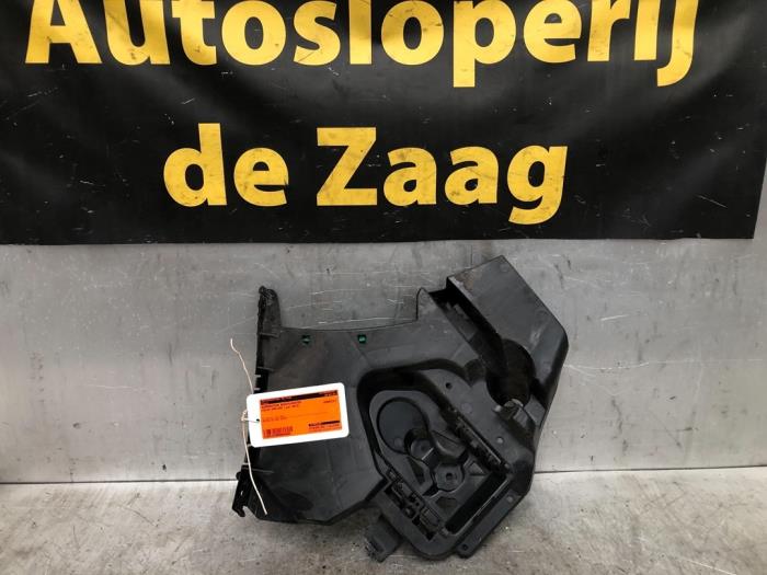 Bumpersteun rechts-achter van een Volvo V40 (MV) 2.0 D2 16V 2015
