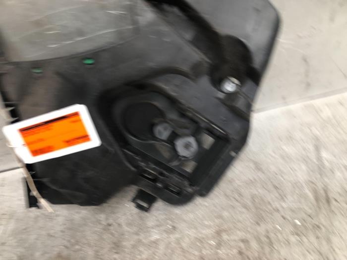 Bumpersteun rechts-achter van een Volvo V40 (MV) 2.0 D2 16V 2015