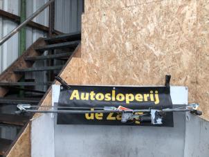 Gebruikte Ruitenwis Mechaniek Citroen C4 Coupé (LA) 1.4 16V Prijs € 35,00 Margeregeling aangeboden door Autodemontage de Zaag