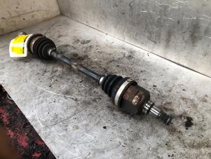 Gebruikte Aandrijfas links-voor Chevrolet Spark (M300) 1.0 16V Bifuel Prijs € 35,00 Margeregeling aangeboden door Autodemontage de Zaag