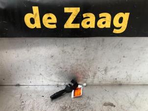 Gebruikte Pinker Schakelaar Chevrolet Spark (M300) 1.0 16V Bifuel Prijs € 25,00 Margeregeling aangeboden door Autodemontage de Zaag