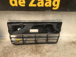 Begagnade Stötfångargrill Ford Focus 3 1.0 Ti-VCT EcoBoost 12V 125 Pris € 40,00 Marginaltabell erbjuds av Autodemontage de Zaag