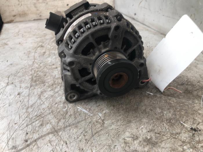 Dynamo van een Ford Focus 3 1.0 Ti-VCT EcoBoost 12V 100 2013