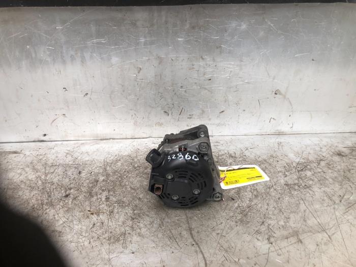 Dynamo van een Ford Focus 3 1.0 Ti-VCT EcoBoost 12V 100 2013