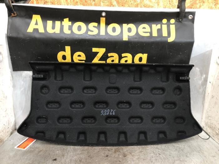 Hutablage van een Seat Ibiza III (6L1) 1.4 16V 100 2006
