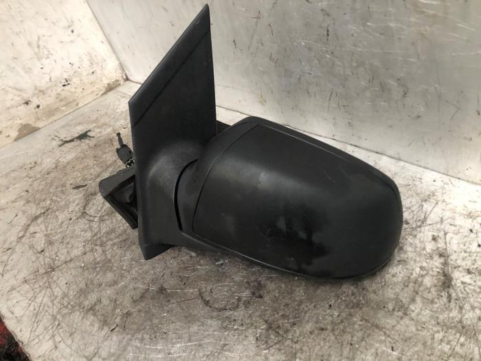 Wing mirror, left from a Ford Focus 2 Wagon 1.6 TDCi 16V 90 2008