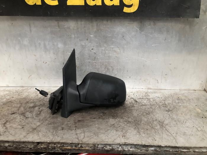 Wing mirror, left from a Ford Focus 2 Wagon 1.6 TDCi 16V 90 2008