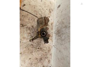 Gebruikte Asschenkel links-voor Ford Focus C-Max 1.8 16V Prijs € 30,00 Margeregeling aangeboden door Autodemontage de Zaag