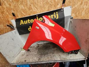 Gebruikte Scherm rechts-voor Opel Corsa D 1.2 16V Prijs € 75,00 Margeregeling aangeboden door Autodemontage de Zaag