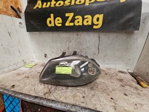Gebruikte Linker Koplamp Seat Ibiza III (6L1) 1.4 16V 75 Prijs € 40,00 Margeregeling aangeboden door Autodemontage de Zaag